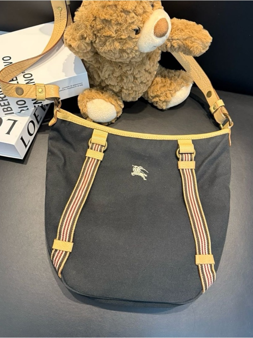 Authentic Burberry canvas messenger bag great condition！
